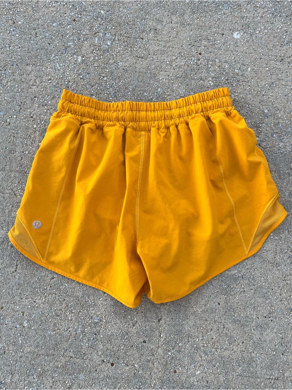 Lululemon hotty hot shorts gold yellow size 4